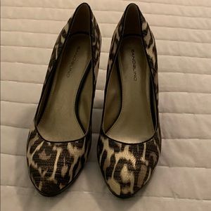 Bandolino leopard print heels